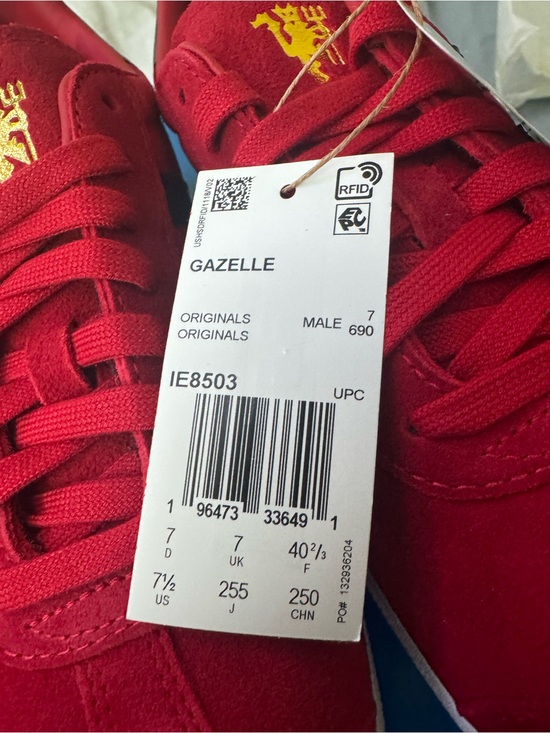 Athletic_Shoes
